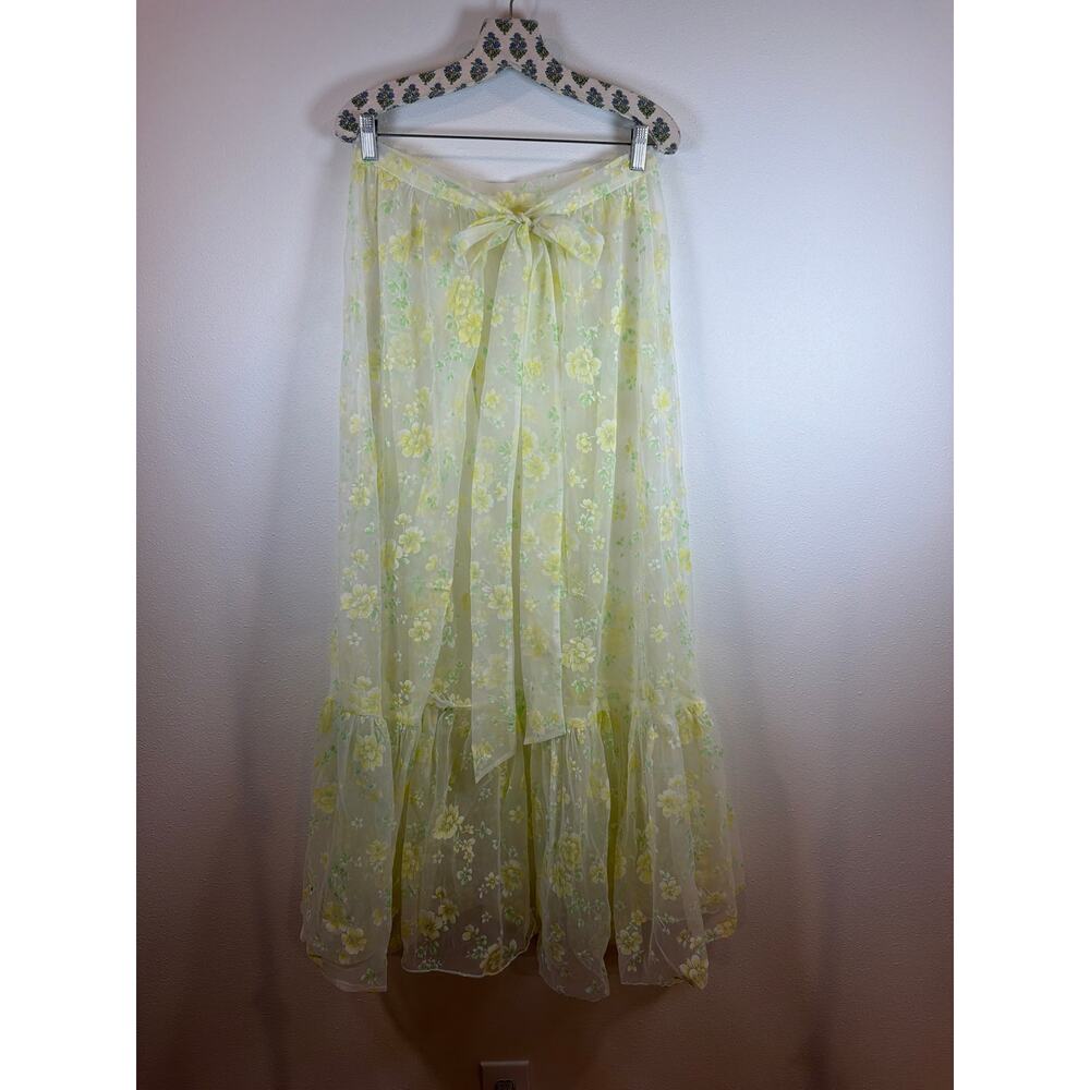 Beautiful apron style sheer tie on skirt